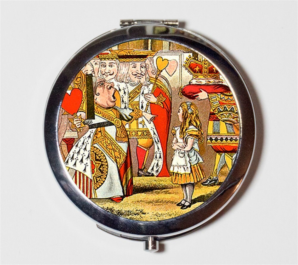 Alice in Wonderland Compact Mirror - Fairytale Lewis Carroll Queen of Hearts - Make Up Pocket Mirror for Cosmetics