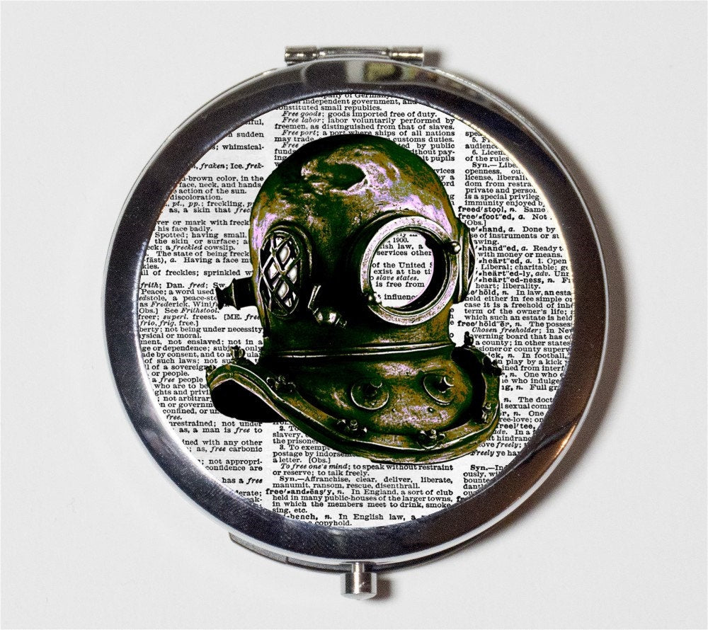 Scuba Mask Compact Mirror - Victorian Steampunk Gear Deep Sea Diving - Make Up Pocket Mirror for Cosmetics