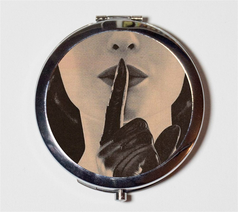 Whisper Retro Compact Mirror - Glamorous 1950s Woman - Make Up Pocket Mirror for Cosmetics