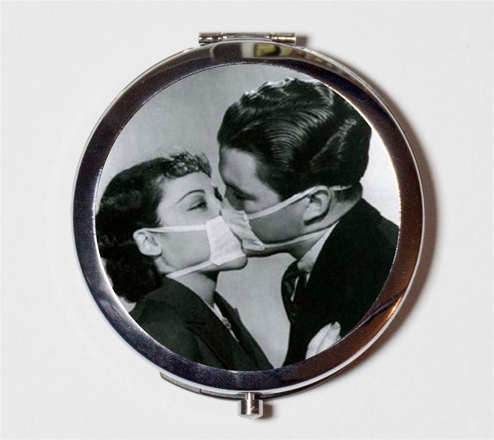 Masked Kiss Compact Mirror - Retro Kitsch 1950's Couple Kissing - Make Up Pocket Mirror for Cosmetics