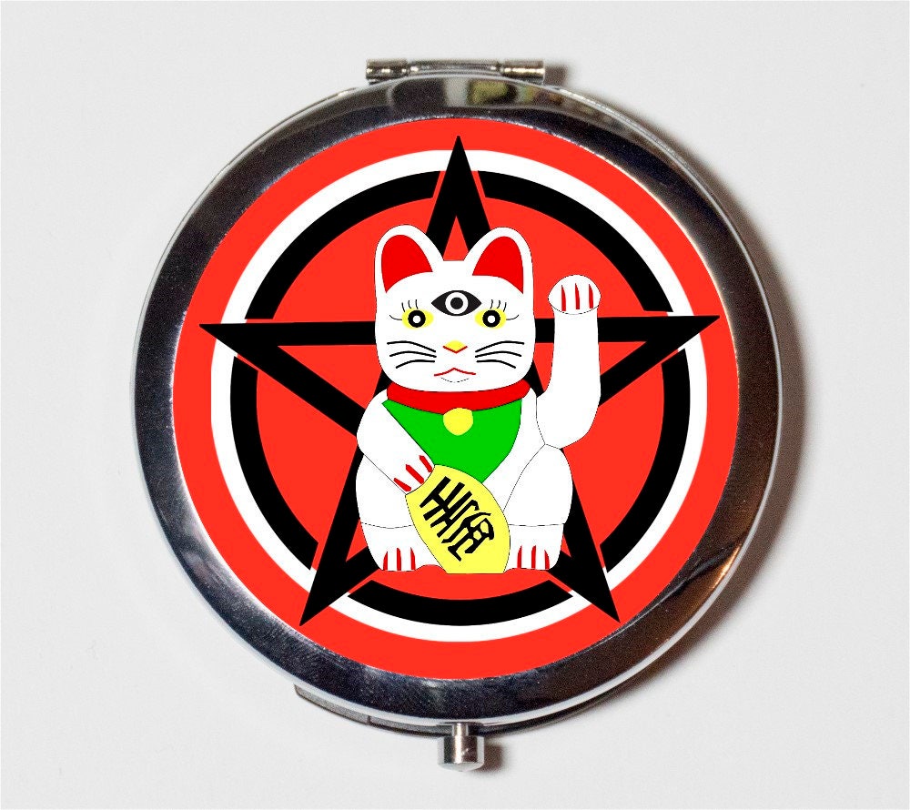 Maneki Neko Pentacle Compact Mirror - Occult Witch Witchcraft Magick Third Eye Lucky Cat Japanese - Make Up Pocket Mirror for Cosmetics