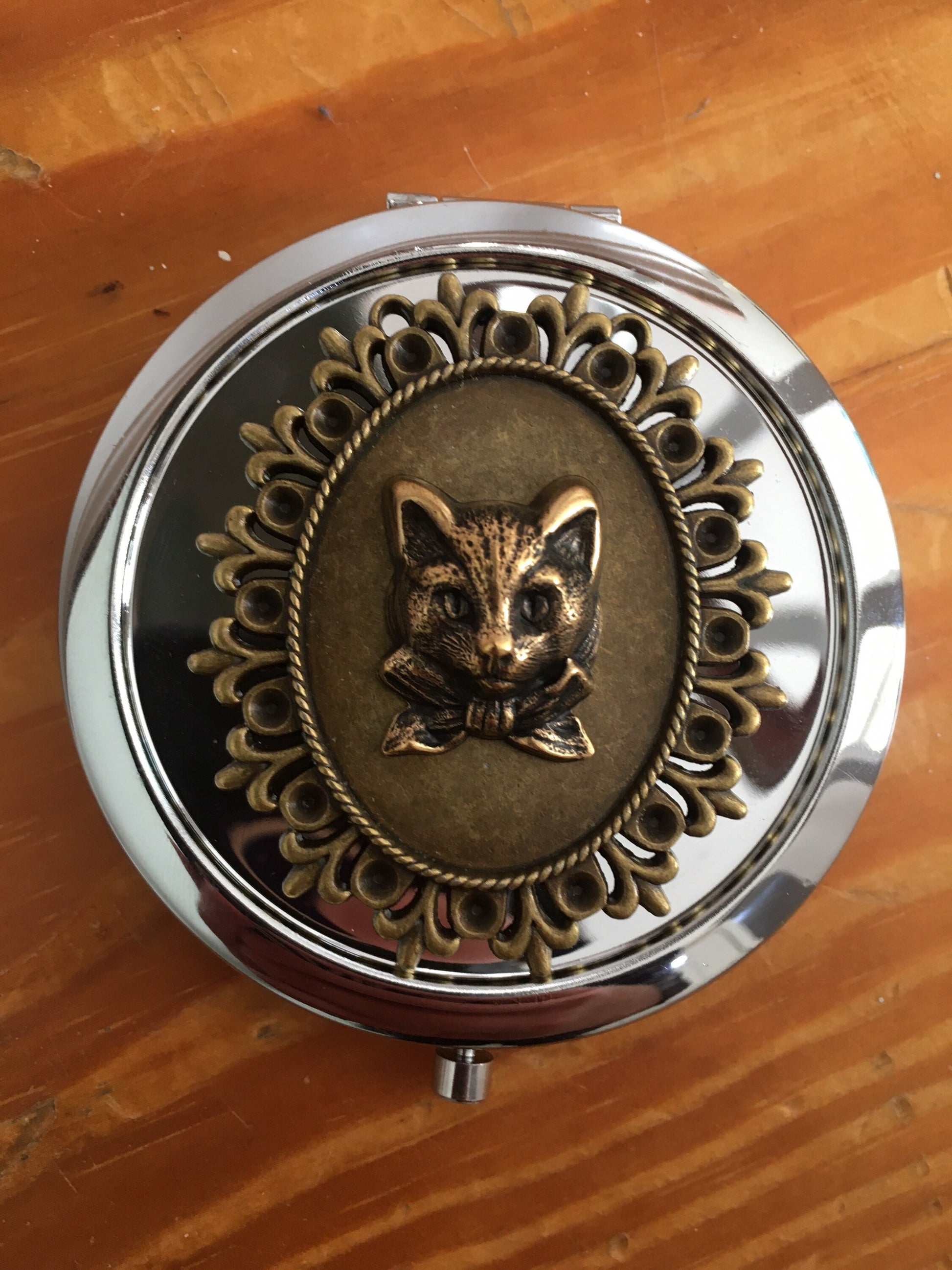 Cat with Bowtie Compact Mirror - Retro Style Cats - Make Up - Cosmetics - Pocket Mirror