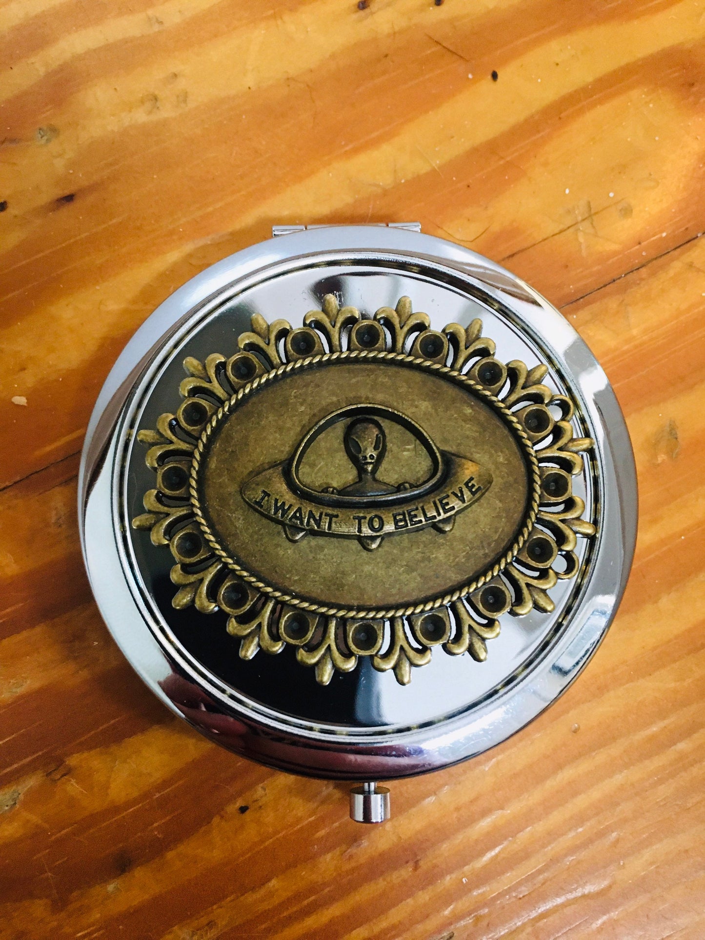 I Want to Believe Compact Mirror - Alien Aliens UFO - Make Up - Cosmetics - Pocket Mirror