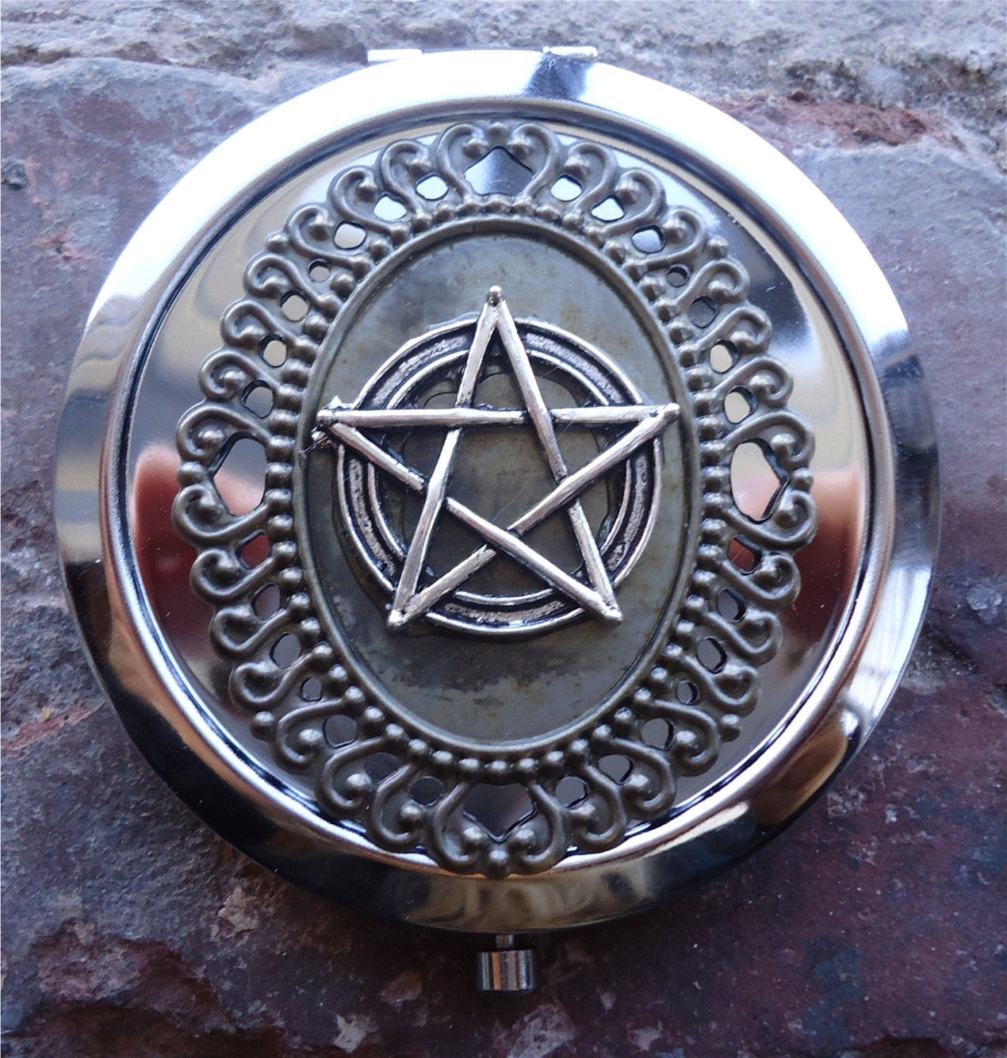 Wicca Pentagram Compact Mirror - Wiccan Pagan Witchcraft - Goth - Make Up - Cosmetics - Pocket Mirror